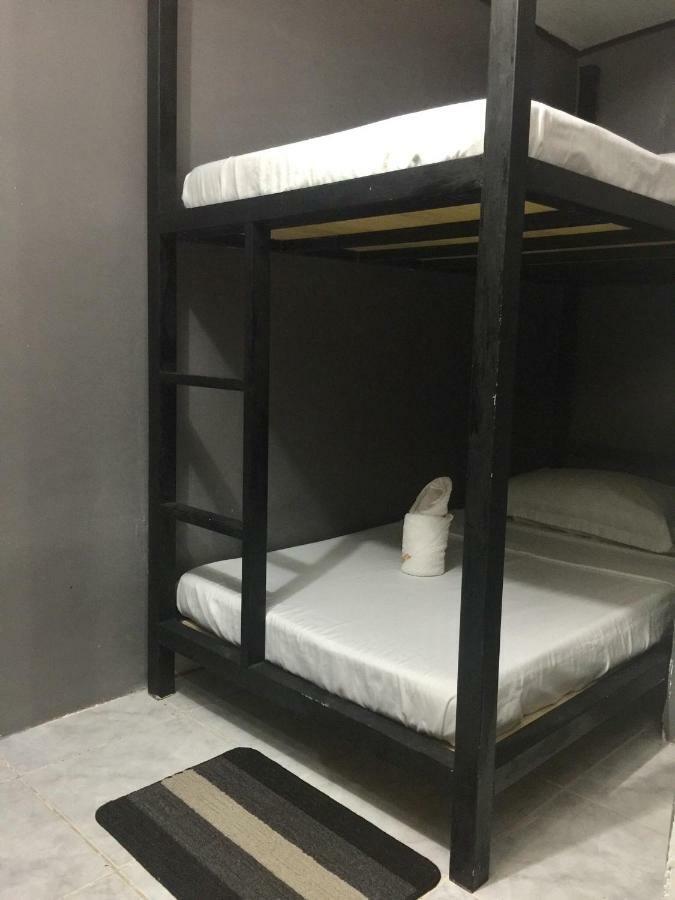 Island Hostel Корон Екстериор снимка
